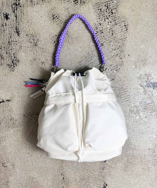 cheek(BAG)(チーク)の「【cheek / チーク】kinchaku code 2 way tote / 巾着 トート(トートバッグ・レディース・ホワイト/ブラック/ベージュ/パープル/グレー/カーキ/ピンク/グリーン・フリー)」の2枚目の写真