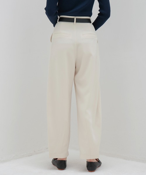 DRESSLAVE(ドレスレイブ)の「big tuck curve pants(ビッグタックカーブパンツ)(その他パンツ・レディース・ホワイト/カーキ・38/36)」の4枚目の写真