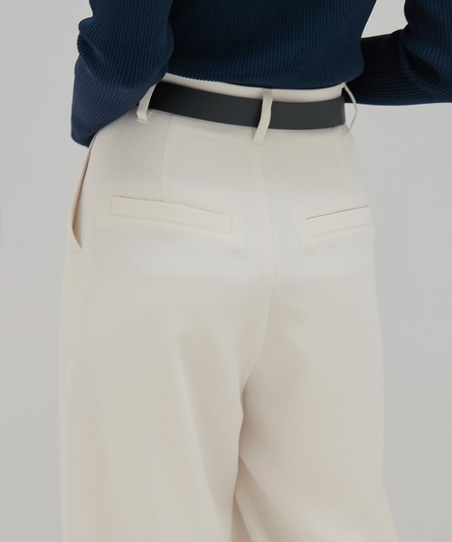 DRESSLAVE(ドレスレイブ)の「big tuck curve pants(ビッグタックカーブパンツ)(その他パンツ・レディース・ホワイト/カーキ・38/36)」の7枚目の写真