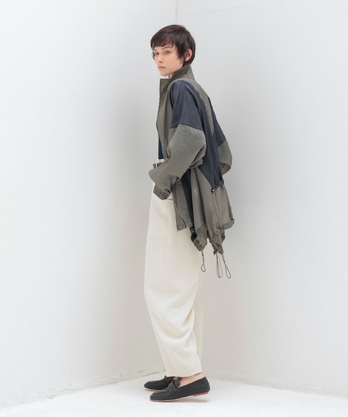 DRESSLAVE(ドレスレイブ)の「big tuck curve pants(ビッグタックカーブパンツ)(その他パンツ・レディース・ホワイト/カーキ・38/36)」の9枚目の写真