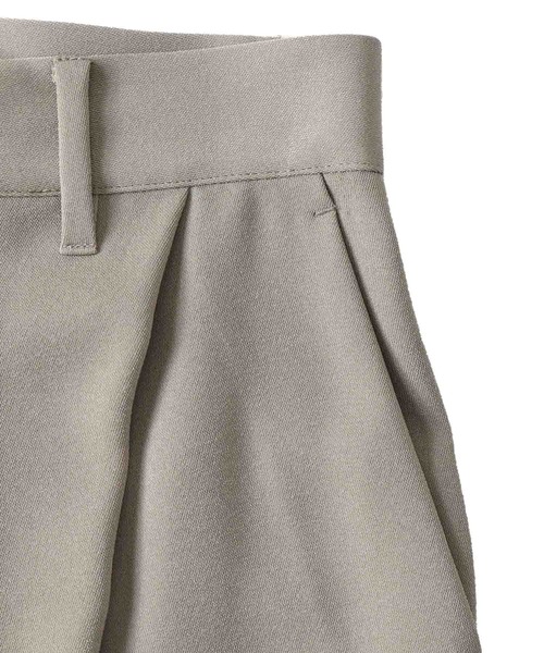 DRESSLAVE(ドレスレイブ)の「big tuck curve pants(ビッグタックカーブパンツ)(その他パンツ・レディース・ホワイト/カーキ・38/36)」の18枚目の写真