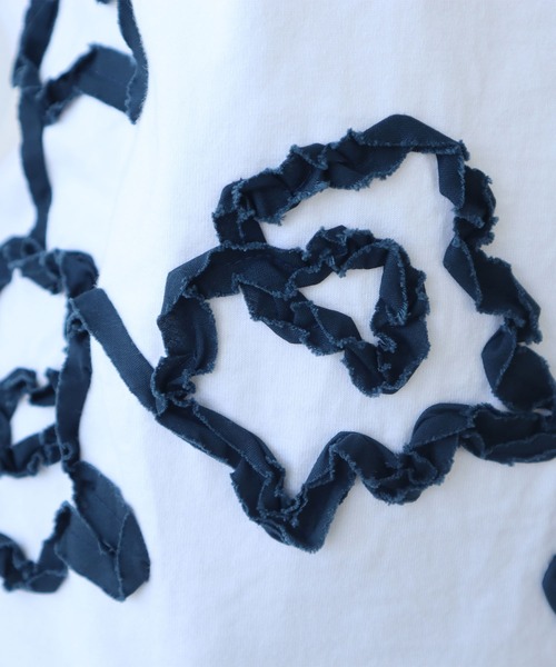 bulle de savon(ビュルデサボン)の「くるくるはなテープ刺繍Tシャツ(Tシャツ/カットソー・レディース・ホワイト/ネイビー・FREE)」の6枚目の写真