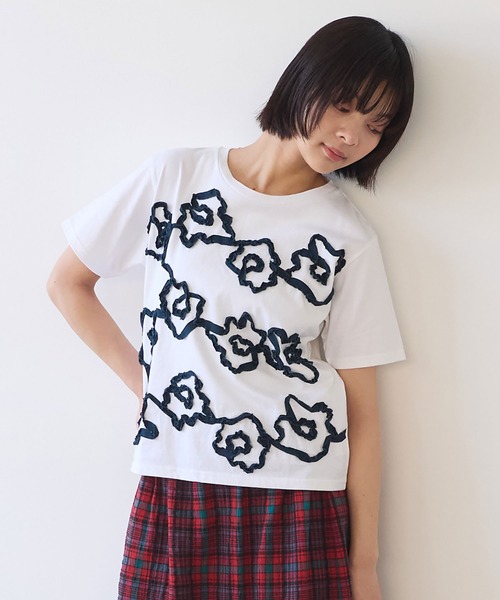 bulle de savon(ビュルデサボン)の「くるくるはなテープ刺繍Tシャツ(Tシャツ/カットソー・レディース・ホワイト/ネイビー・FREE)」の10枚目の写真