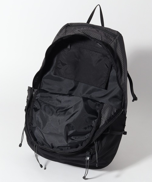 WILD THINGS(ワイルドシングス)の「【WILD THINGS/ワイルドシングス】MINIMALIST SPECTRA BACKPACK/ミニマリスト スペクトラ バックパック(容量:約20L)(バックパック/リュック・メンズ・ホワイト系その他/ブラック系その他・FREE)」の9枚目の写真