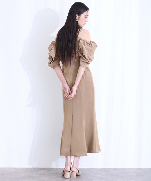 PourVous（プールヴー）の「ミモレ丈&袖あり フォーマル リボンボリューム袖セレモニー 結婚式 二次会 パーティー ドレス オケージョンドレス 同窓会 成人式 グログランパフスリーブオフショル お呼ばれ 謝恩会 20代 30代（ドレス・レディース・ベージュ/チャコール/ブラック・M）」の11枚目の写真