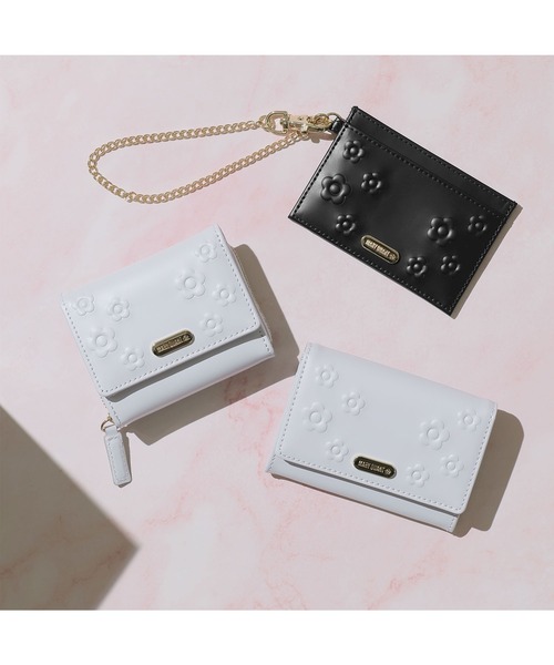 MARY QUANT サイドデイジーエンボス シングルパスケース セール】サイドデイジーエンボス シングルパスケース（パス