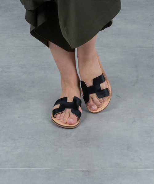 Rivel（リヴェル）の「【L’ ANGOLO DEL CUOIO/ランゴロデルクオイオ】レザーサンダル　フラットサンダル（サンダル・レディース・ブラック×ベージュ/ブラック・38/39/36/37）」の8枚目の写真