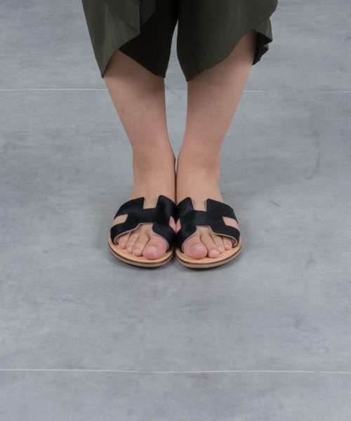 Rivel（リヴェル）の「【L’ ANGOLO DEL CUOIO/ランゴロデルクオイオ】レザーサンダル　フラットサンダル（サンダル・レディース・ブラック×ベージュ/ブラック・38/39/36/37）」の9枚目の写真