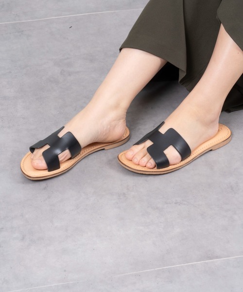 Rivel（リヴェル）の「【L’ ANGOLO DEL CUOIO/ランゴロデルクオイオ】レザーサンダル　フラットサンダル（サンダル・レディース・ブラック×ベージュ/ブラック・38/39/36/37）」の14枚目の写真