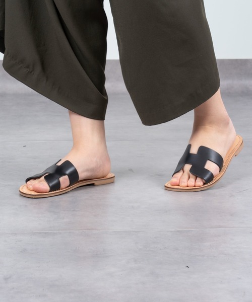 Rivel（リヴェル）の「【L’ ANGOLO DEL CUOIO/ランゴロデルクオイオ】レザーサンダル　フラットサンダル（サンダル・レディース・ブラック×ベージュ/ブラック・38/39/36/37）」の16枚目の写真