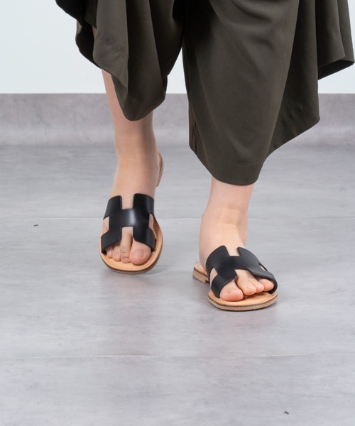 Rivel（リヴェル）の「【L’ ANGOLO DEL CUOIO/ランゴロデルクオイオ】レザーサンダル　フラットサンダル（サンダル・レディース・ブラック×ベージュ/ブラック・38/39/36/37）」の17枚目の写真