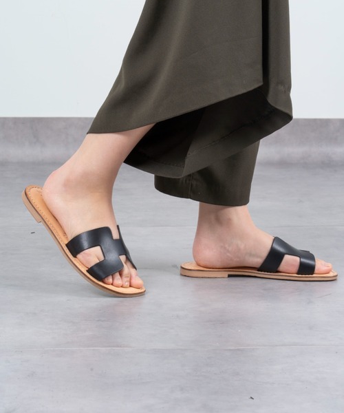 Rivel（リヴェル）の「【L’ ANGOLO DEL CUOIO/ランゴロデルクオイオ】レザーサンダル　フラットサンダル（サンダル・レディース・ブラック×ベージュ/ブラック・38/39/36/37）」の18枚目の写真