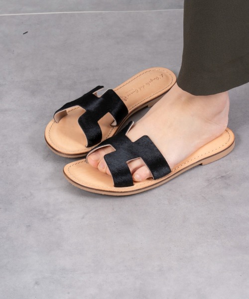 Rivel（リヴェル）の「【L’ ANGOLO DEL CUOIO/ランゴロデルクオイオ】レザーサンダル　フラットサンダル（サンダル・レディース・ブラック×ベージュ/ブラック・38/39/36/37）」の5枚目の写真