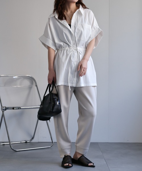ap retro(アプレトロ)の「ロールアップスリーブ / ウエストドロストシャツ(シャツ/ブラウス・レディース・ネイビー/ベージュ/ブルー/オフホワイト・FREE)」の10枚目の写真