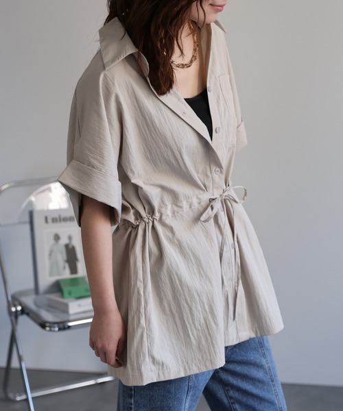 ap retro(アプレトロ)の「ロールアップスリーブ / ウエストドロストシャツ(シャツ/ブラウス・レディース・ネイビー/ベージュ/ブルー/オフホワイト・FREE)」の17枚目の写真