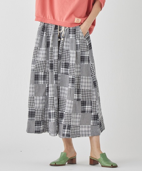 KRIFF MAYER Lady's Collection（クリフメイヤーレディースコレクション）の「【綿100%】マドラスパッチワークスカート（スカート・レディース・オフホワイト/ネイビー/サンドベージュ・MEDIUM/LARGE）」の2枚目の写真