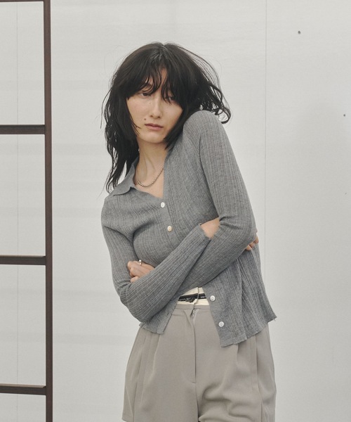 Lutim by u(ルチバイユー)の「Tight rib polo knit / タイトリブポロニット(ニット/セーター・レディース・ブルー/チャコールグレー/グレー/ナチュラル/イエロー・FREE)」の19枚目の写真