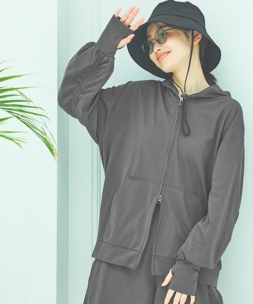 LAKOLE(ラコレ)の「【多機能ウェア】ラッシュガードフードパーカー / 291767(ラッシュガード・レディース・モカ/オフホワイト/チャコールグレー・FREE)」の3枚目の写真