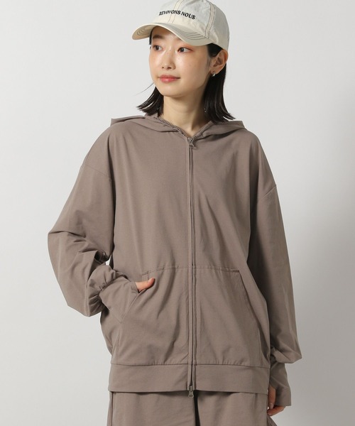 LAKOLE(ラコレ)の「【多機能ウェア】ラッシュガードフードパーカー / 291767(ラッシュガード・レディース・モカ/オフホワイト/チャコールグレー・FREE)」の1枚目の写真