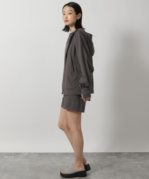 LAKOLE(ラコレ)の「【多機能ウェア】ラッシュガードフードパーカー / 291767(ラッシュガード・レディース・モカ/オフホワイト/チャコールグレー・FREE)」の18枚目の写真