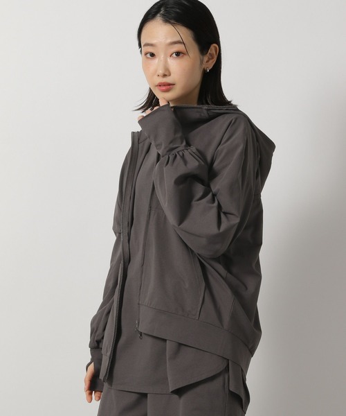 LAKOLE(ラコレ)の「【多機能ウェア】ラッシュガードフードパーカー / 291767(ラッシュガード・レディース・モカ/オフホワイト/チャコールグレー・FREE)」の10枚目の写真