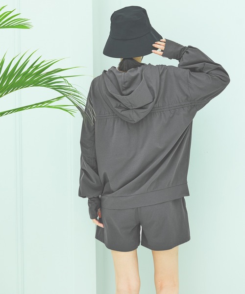 LAKOLE(ラコレ)の「【多機能ウェア】ラッシュガードフードパーカー / 291767(ラッシュガード・レディース・モカ/オフホワイト/チャコールグレー・FREE)」の9枚目の写真