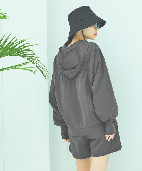 LAKOLE(ラコレ)の「【多機能ウェア】ラッシュガードフードパーカー / 291767(ラッシュガード・レディース・モカ/オフホワイト/チャコールグレー・FREE)」の8枚目の写真