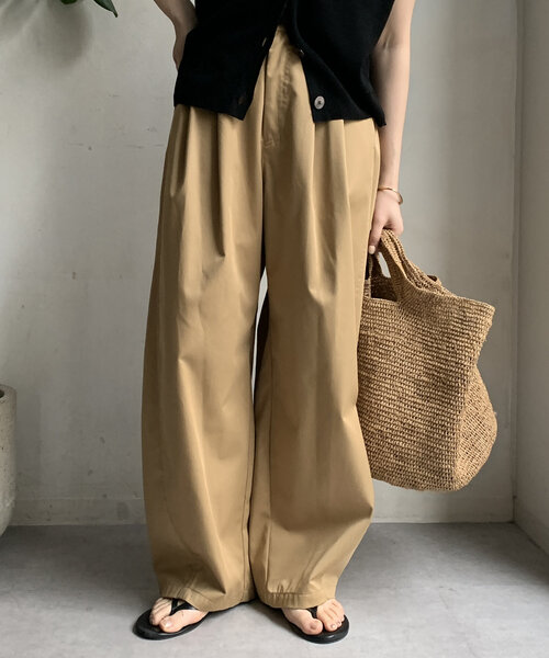 DouDou（ドゥドゥ）の「【WEB限定】カーブチノパン（その他パンツ・レディース・オフホワイト/キャメル・FREE）」の2枚目の写真