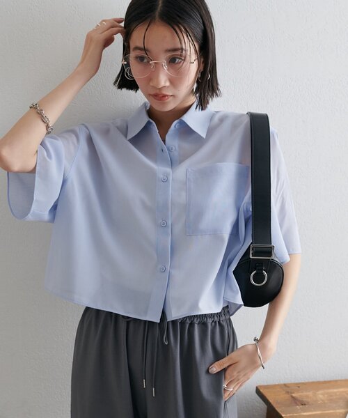 DISCOAT（ディスコート）の「シアー半袖クロップドシャツ《WEB限定カラーあり》（シャツ/ブラウス・レディース・アイボリー/ブラック/チャコールグレー/ブルー/モカ/ベージュ/ピンク・FREE）」の6枚目の写真