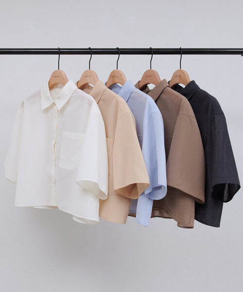 DISCOAT（ディスコート）の「シアー半袖クロップドシャツ《WEB限定カラーあり》（シャツ/ブラウス・レディース・アイボリー/ブラック/チャコールグレー/ブルー/モカ/ベージュ/ピンク・FREE）」の20枚目の写真
