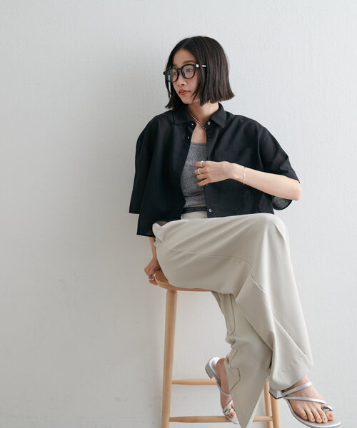 DISCOAT（ディスコート）の「シアー半袖クロップドシャツ《WEB限定カラーあり》（シャツ/ブラウス・レディース・アイボリー/ブラック/チャコールグレー/ブルー/モカ/ベージュ/ピンク・FREE）」の11枚目の写真