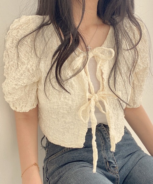 Lace Ladies(レースレディース)の「ジャガード リボン パフスリーブ 半袖 ショート丈 カーディガン(カーディガン/ボレロ・レディース・ブラック/アイボリー・FREE)」の2枚目の写真