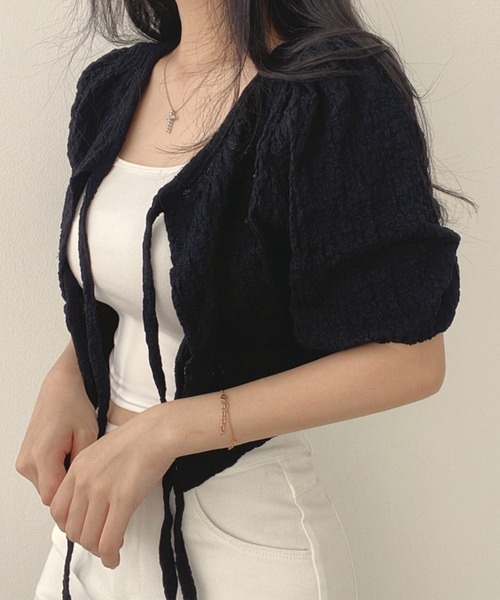 Lace Ladies(レースレディース)の「ジャガード リボン パフスリーブ 半袖 ショート丈 カーディガン(カーディガン/ボレロ・レディース・ブラック/アイボリー・FREE)」の6枚目の写真