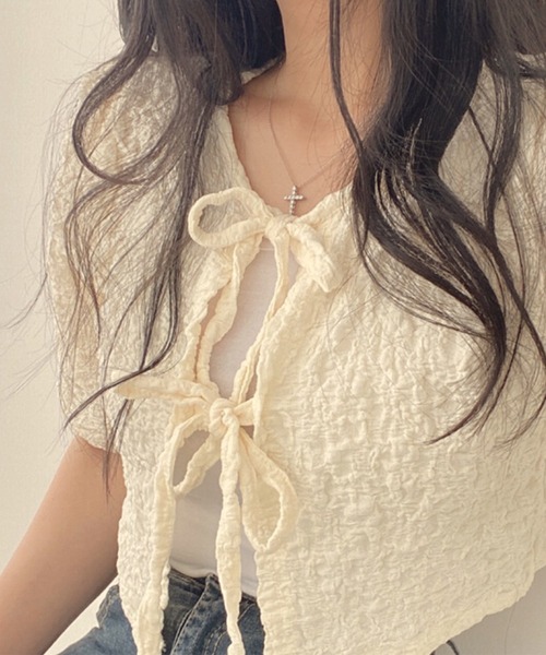 Lace Ladies(レースレディース)の「ジャガード リボン パフスリーブ 半袖 ショート丈 カーディガン(カーディガン/ボレロ・レディース・ブラック/アイボリー・FREE)」の3枚目の写真