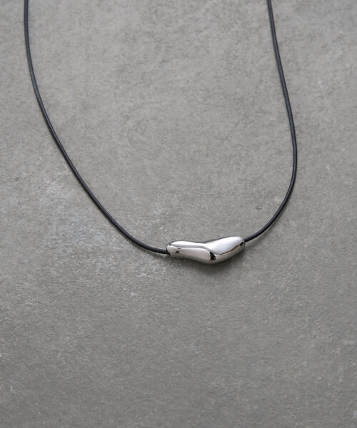 SHENERY（シーナリー）の「ニュアンスコードネックレス（ネックレス・レディース・シルバー・FREE）」の3枚目の写真