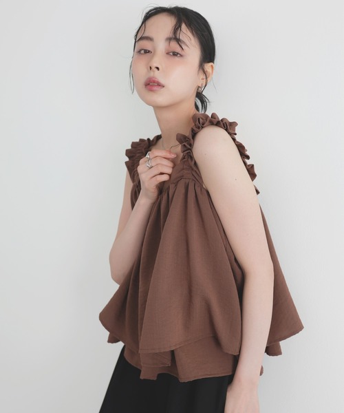 LIAN（リアン）の「フリルギャザーデザイントップス（キャミソール・レディース・ブラック/ブラウン/アイボリー・FREE）」の12枚目の写真