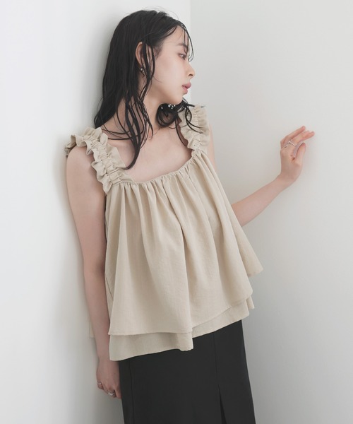 LIAN（リアン）の「フリルギャザーデザイントップス（キャミソール・レディース・ブラック/ブラウン/アイボリー・FREE）」の7枚目の写真