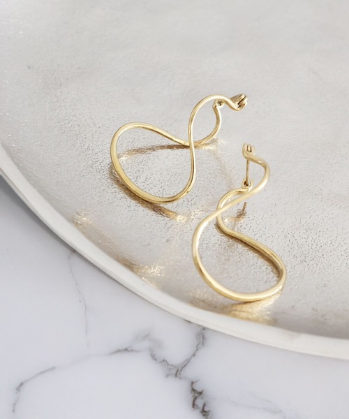 LEPSIM(レプシィム)の「ステンレスツイストピアス 490881(ピアス(両耳用)・レディース・ゴールド/シルバー・ONE SIZE)」の1枚目の写真