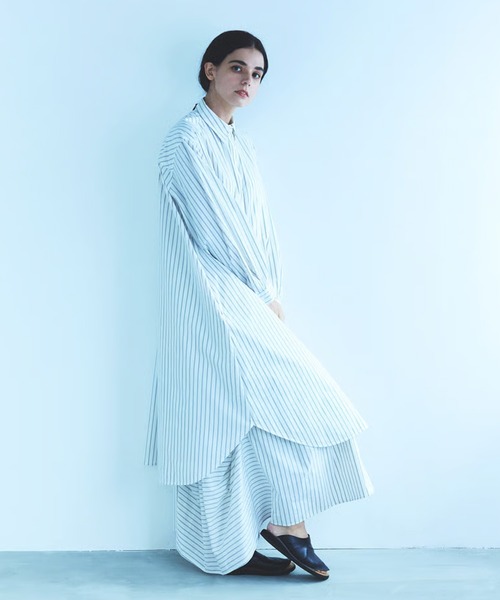 c/est(シーエ)の「c/est/シーエ LOSS シャツワンピース 秋物 秋服 2026年秋冬(シャツワンピース・レディース・ネイビー/オフホワイト/ブルー・FREE)」の1枚目の写真