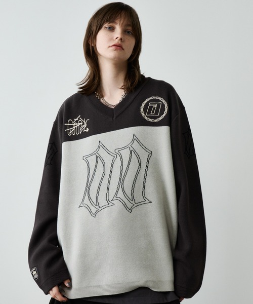 AIVER（アイバー）の「AIVER　フットボールオーバーニット（ニット/セーター・メンズ・ブラック/ダークグレー/グレー・LARGE/MEDIUM/SMALL）」の2枚目の写真