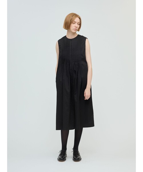 mizuiroind（ミズイロインド）の「mizuiro ind クルーネックピンタックワンピース（ワンピース・レディース・ブルー/ブラック/チャコールグレー・FREE）」の2枚目の写真