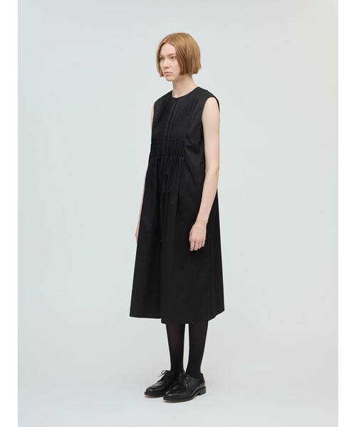 mizuiroind（ミズイロインド）の「mizuiro ind クルーネックピンタックワンピース（ワンピース・レディース・ブルー/ブラック/チャコールグレー・FREE）」の8枚目の写真