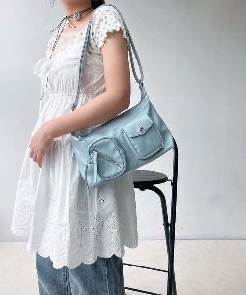 AS KNOW AS plus（アズノゥアズプラス）の「ダブルポケット エコレザーショルダーバッグ【ZOZOTOWN限定アイテム】（ショルダーバッグ・レディース・ブラック/オフホワイト/ブルー/ピンク・FREE）」の10枚目の写真