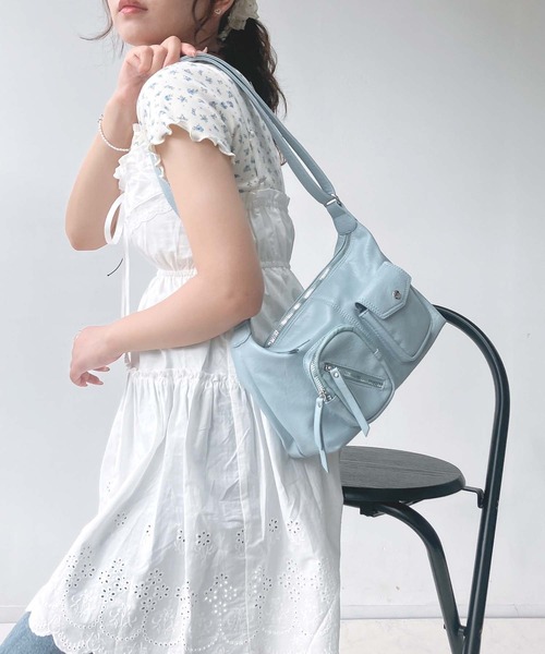 AS KNOW AS plus（アズノゥアズプラス）の「ダブルポケット エコレザーショルダーバッグ【ZOZOTOWN限定アイテム】（ショルダーバッグ・レディース・ブラック/オフホワイト/ブルー/ピンク・FREE）」の11枚目の写真