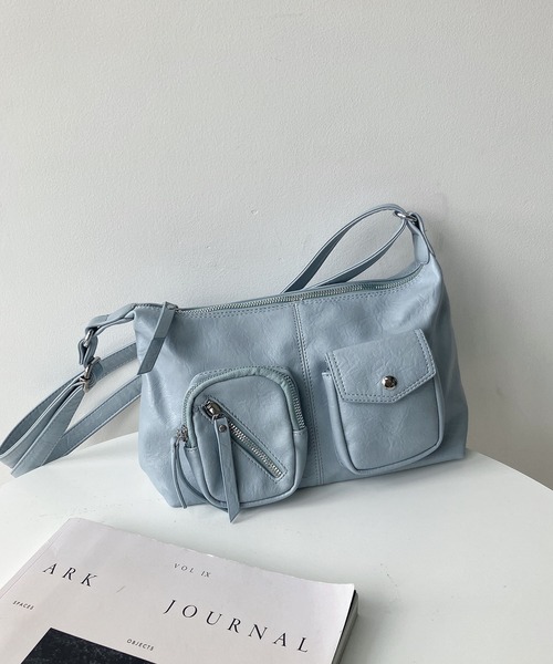 AS KNOW AS plus（アズノゥアズプラス）の「ダブルポケット エコレザーショルダーバッグ【ZOZOTOWN限定アイテム】（ショルダーバッグ・レディース・ブラック/オフホワイト/ブルー/ピンク・FREE）」の13枚目の写真