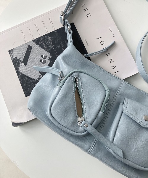 AS KNOW AS plus（アズノゥアズプラス）の「ダブルポケット エコレザーショルダーバッグ【ZOZOTOWN限定アイテム】（ショルダーバッグ・レディース・ブラック/オフホワイト/ブルー/ピンク・FREE）」の15枚目の写真