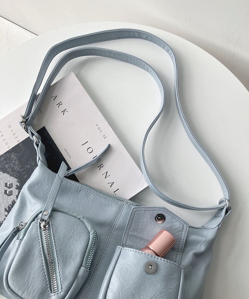 AS KNOW AS plus（アズノゥアズプラス）の「ダブルポケット エコレザーショルダーバッグ【ZOZOTOWN限定アイテム】（ショルダーバッグ・レディース・ブラック/オフホワイト/ブルー/ピンク・FREE）」の16枚目の写真