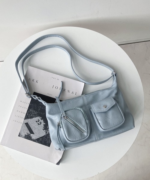 AS KNOW AS plus（アズノゥアズプラス）の「ダブルポケット エコレザーショルダーバッグ【ZOZOTOWN限定アイテム】（ショルダーバッグ・レディース・ブラック/オフホワイト/ブルー/ピンク・FREE）」の17枚目の写真