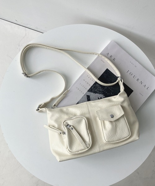 AS KNOW AS plus（アズノゥアズプラス）の「ダブルポケット エコレザーショルダーバッグ【ZOZOTOWN限定アイテム】（ショルダーバッグ・レディース・ブラック/オフホワイト/ブルー/ピンク・FREE）」の20枚目の写真