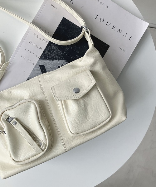 AS KNOW AS plus（アズノゥアズプラス）の「ダブルポケット エコレザーショルダーバッグ【ZOZOTOWN限定アイテム】（ショルダーバッグ・レディース・ブラック/オフホワイト/ブルー/ピンク・FREE）」の21枚目の写真